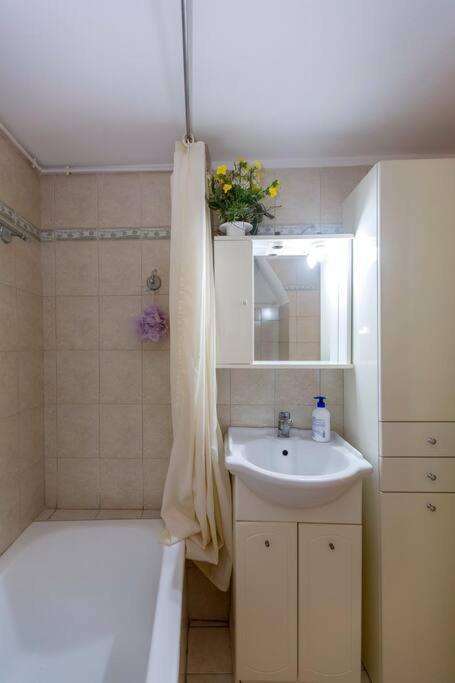 Ria'S Apartment In Corfu Town Екстер'єр фото